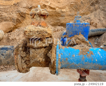 Detail of fittings, 250mm and 150mm gate valves 24942119