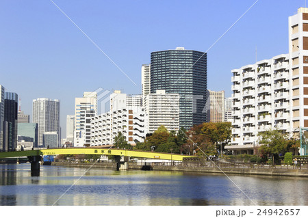 東京・港区　高浜運河落水橋付近の街並み  24942657