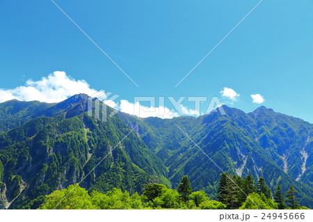 北アルプスの山々と青空　【立山黒部アルペンルート】 24945666