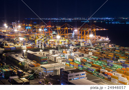 夜のコンテナ埠頭 24946057