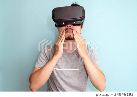 VR、男性 24946192