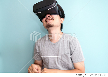 VR、男性 24946195