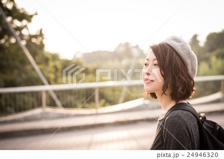 夕焼け ポートレート 女性 夕焼け ポートレート 女性 24946320
