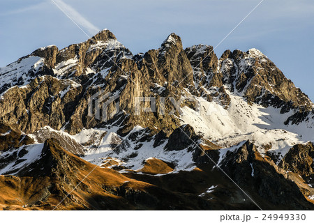 Snowy mountains and rocks at Gourette 24949330