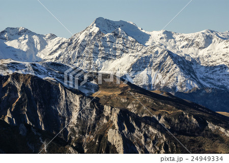 Snowy mountains and rocks at Gourette Snowy mountains and rocks at Gourette 24949334