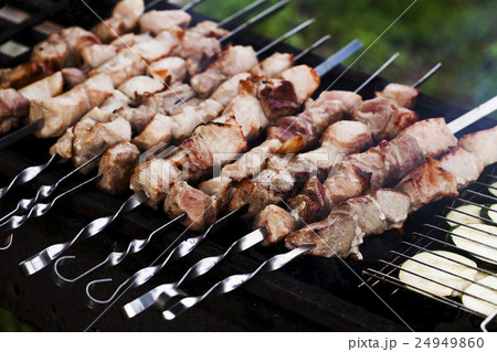 eating kebabs on the grill eating kebabs on the grill 24949860