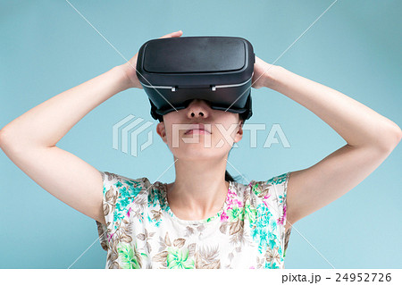 VR、驚く女性 VR、驚く女性 24952726