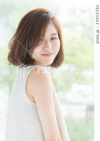 若い女性 24955592