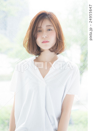 若い女性 24955647