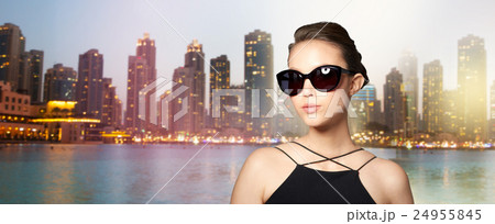 beautiful young woman in elegant black sunglasses 24955845