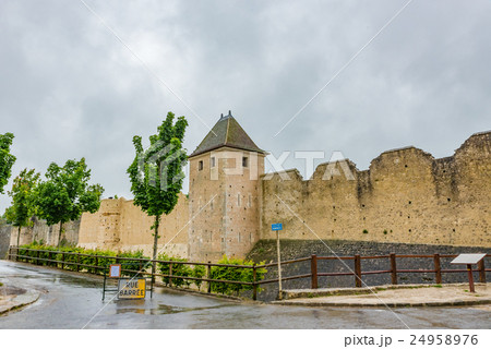 世界遺産　フランス　中世市場都市プロヴァン 24958976