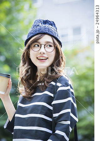 若い女性 24964313