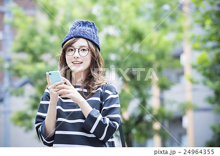 若い女性 24964355