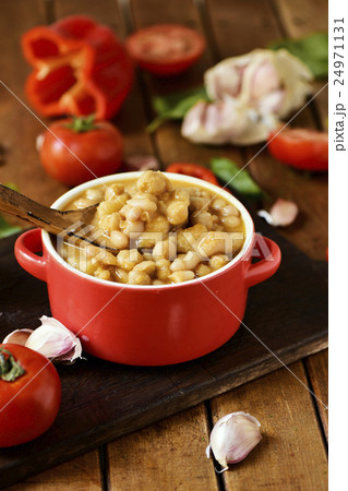 potaje de garbanzos, a spanish chickpeas stew 24971131