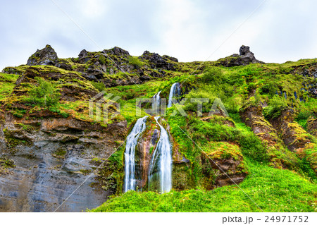 Small waterfalls near Seljalandsfoss - Iceland Small waterfalls near Seljalandsfoss - Iceland 24971752