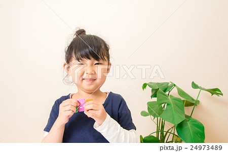 笑顔の女の子 笑顔の女の子 24973489