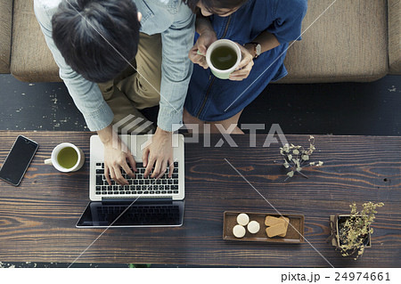 PCを使う手元 24974661