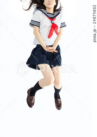 女子高生 セーラー服 飛ぶの写真素材