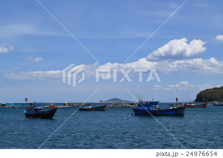 traditional fishing boats in the sea of Vietnam traditional fishing boats in the sea of Vietnam 24976654