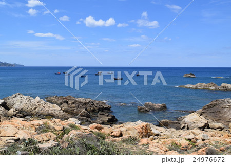 traditional fishing boats in the sea of Vietnam 24976672