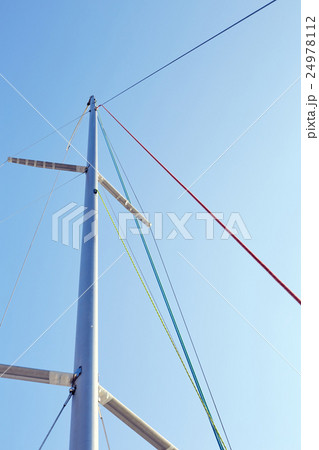 Staysail halyard on the mast 24978112