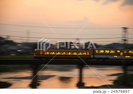 夕暮れ特急 24979897