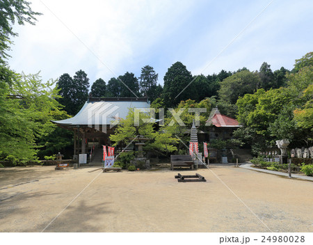 四国別格霊場第一番札所「大山寺」本堂と大師堂 四国別格霊場第一番札所「大山寺」本堂と大師堂 24980028