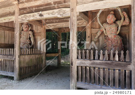 四国別格霊場第一番札所「大山寺」山門の仁王像 四国別格霊場第一番札所「大山寺」山門の仁王像 24980171