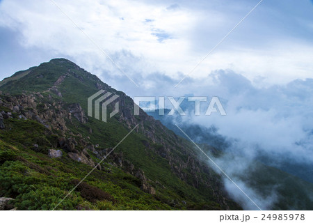 小至仏山と山々 24985978
