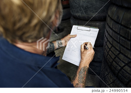 Garage Automotive Tuning Adjustment Clipboard Concept 24990554