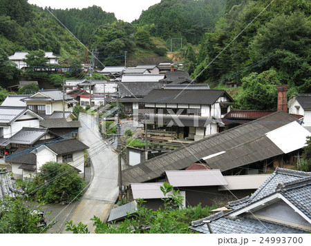 小鹿田焼の里(窯元・登り窯の街並み) 小鹿田焼の里(窯元・登り窯の街並み) 24993700