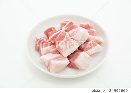 豚バラ肉　サイコロ　白バック 24995660