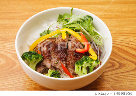 ステーキ丼 24998956