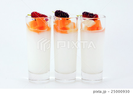 Jelly Pudding and Fruit cocktail. 25000930