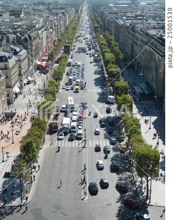 凱旋門から見たシャンゼリゼ大通り 25001539