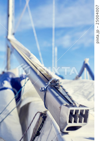 Rope chekel on the boom fix a mainsail 25004007