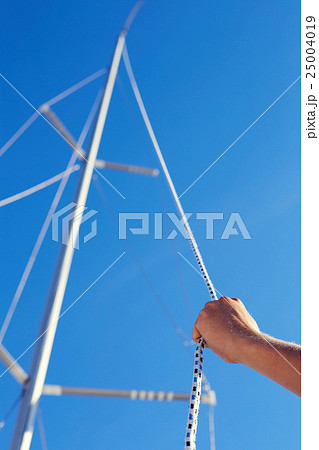Preparation of the mainsail halyard 25004019