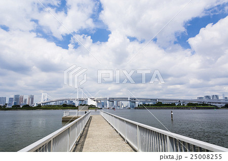 お台場から見る真昼のレインボーブリッジ お台場から見る真昼のレインボーブリッジ 25008255