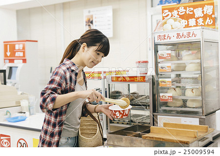 コンビニ 25009594