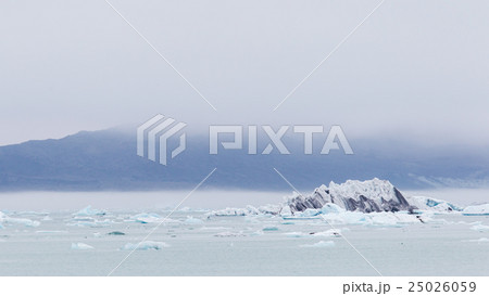 Jokulsarlon is a large glacial lake in Iceland 25026059