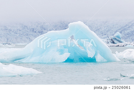 Jokulsarlon is a large glacial lake in Iceland 25026061