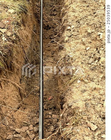 Laying underground tow network connection cable. 25039539