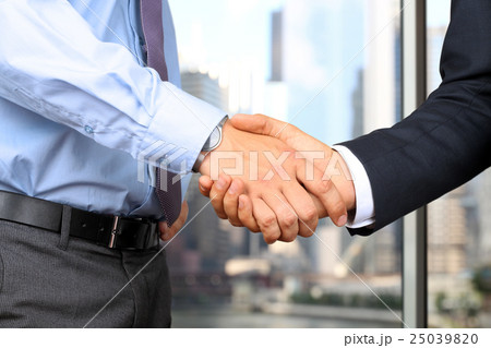 business people shaking hands  at the meeting 25039820