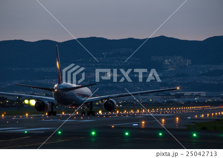伊丹空港 日没の写真素材 伊丹空港 日没の写真素材
