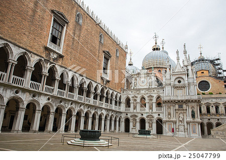 ドゥカーレ宮殿 25047799