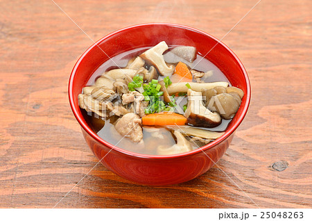 注意）湯気はレタッチ合成です。秋の味覚「サンマ塩焼き、栗ごはん、けんちん汁（きのこ汁）」。 25048263