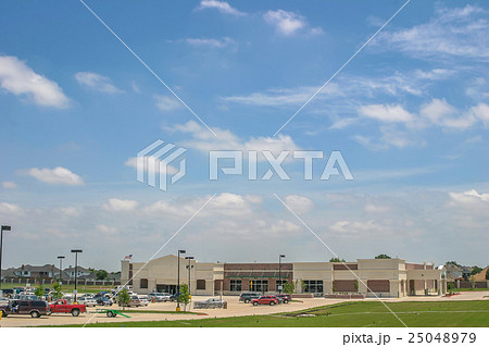 郊外のスーパーマーケット 郊外のスーパーマーケット 25048979