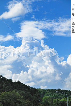 湧き立つ夏雲 25049082