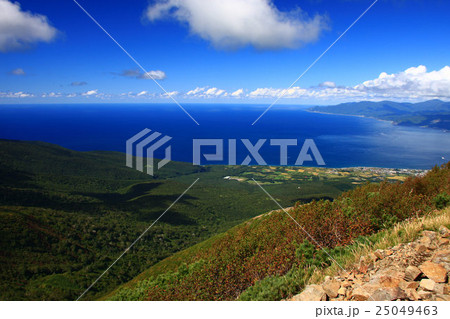 初秋の岩内岳から見る紺碧の日本海 初秋の岩内岳から見る紺碧の日本海 25049463