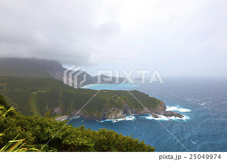 神津島 三浦湾展望台より (曇り) 25049974